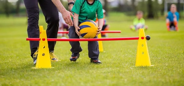 王大雷谈国足剩余两轮如何应对，并感谢七万余名球迷到场助阵！